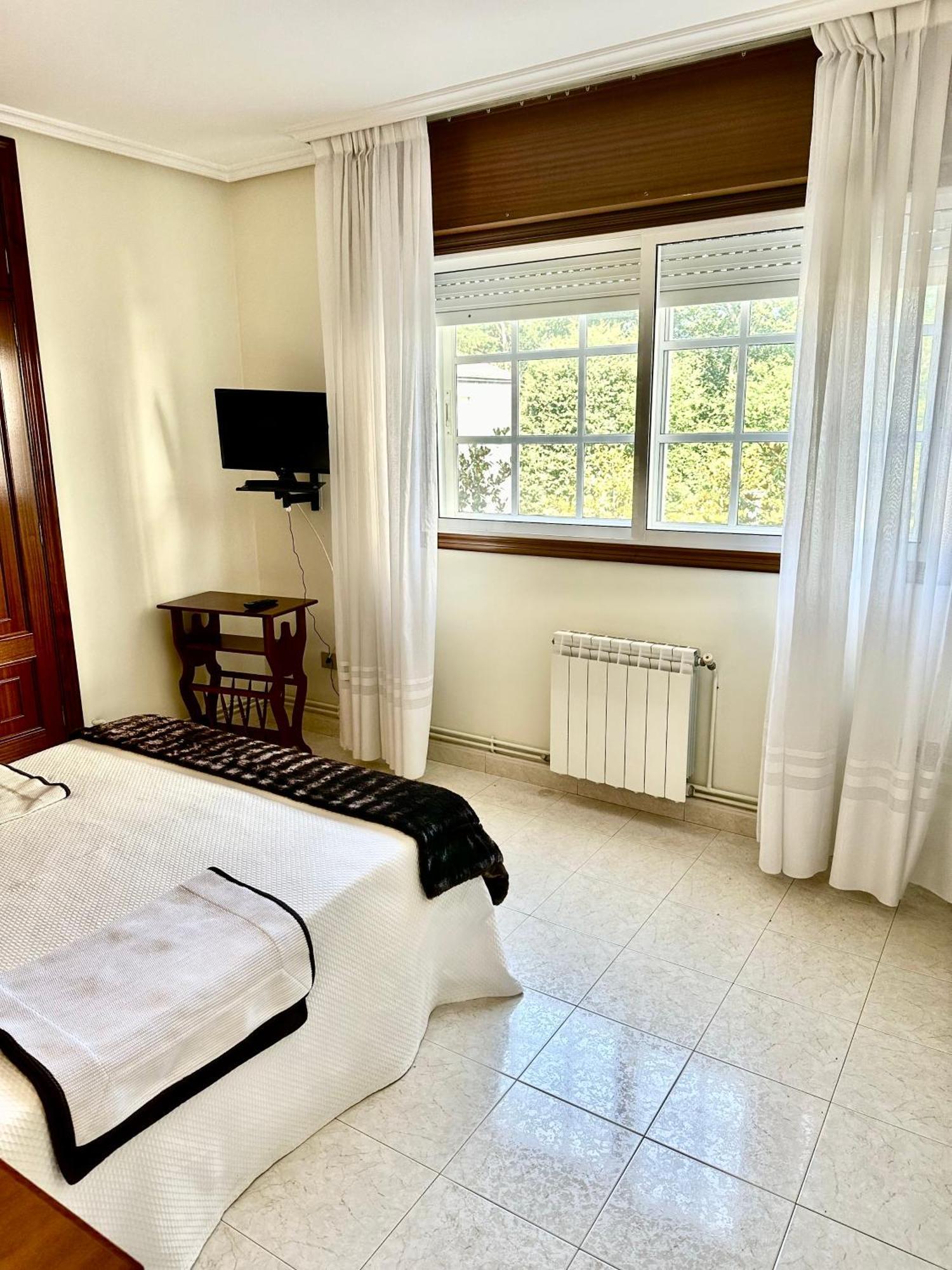 Hostal La Cubana Carballino Extérieur photo