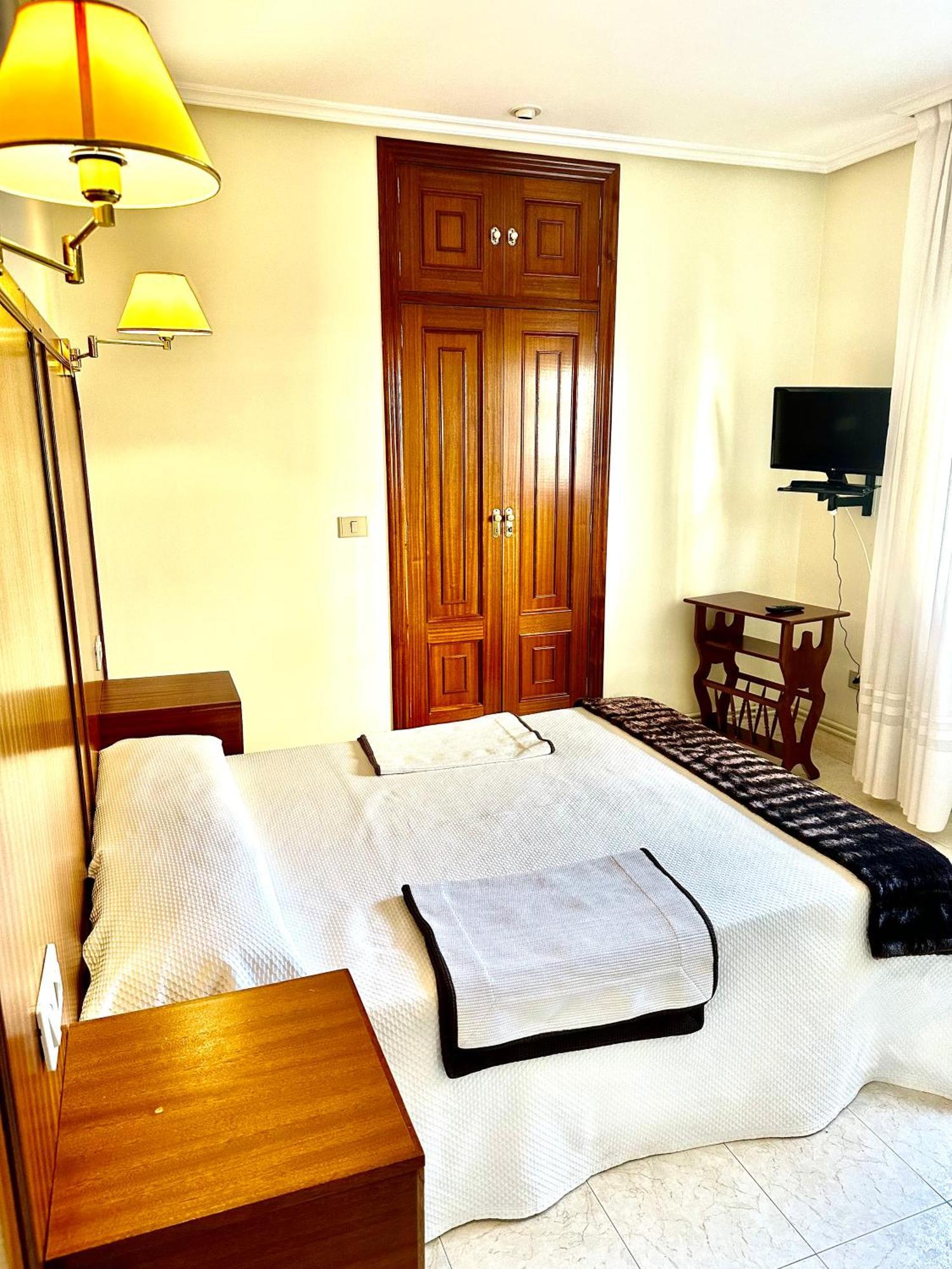 Hostal La Cubana Carballino Extérieur photo