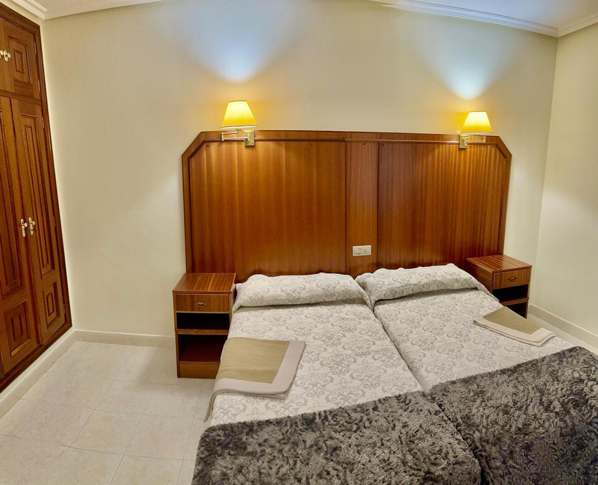 Hostal La Cubana Carballino Extérieur photo